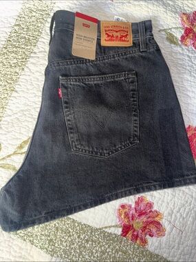 NWT Women’s Levi’s High Waist Mom Short